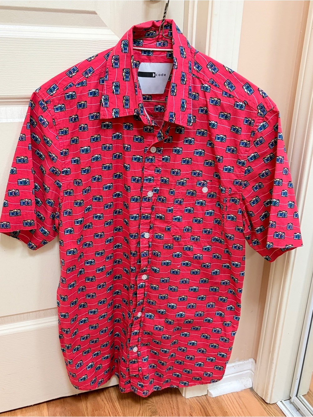 3 for $50 ☀️ Red Short-Sleeve Camera-Print Button-Up Shirt